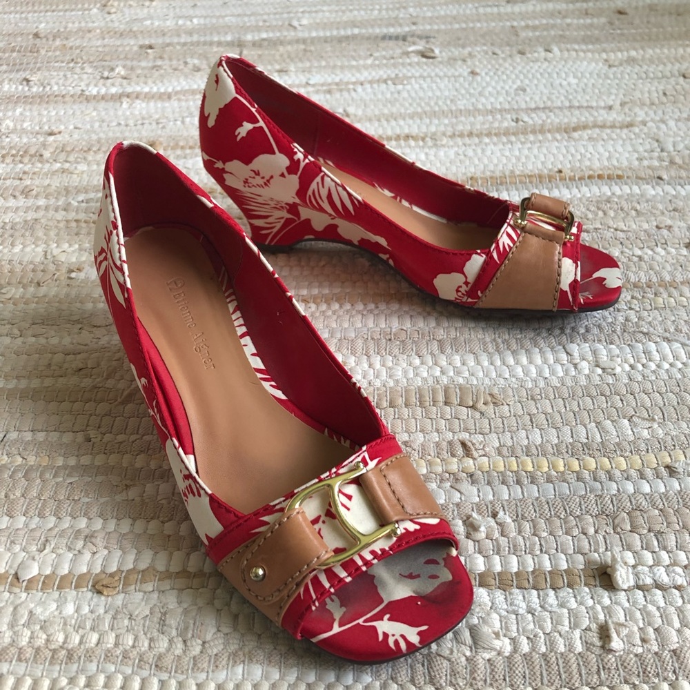 Etienne Aigner Wedge Sandals - Picture 3 of 13